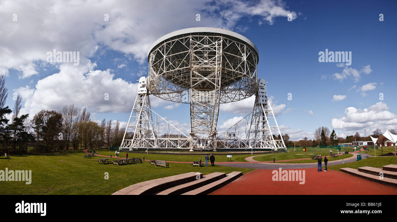 Panoramasicht auf das Lovell Radioteleskop bei Jodrell Bank, Cheshire. Stockfoto