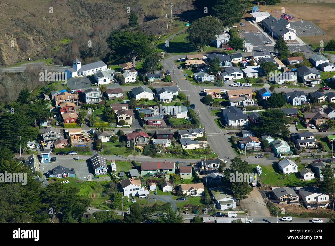 Luftaufnahme über Stadt von Bodega Bay Kalifornien Alfred Hitchcock Vögel Ort mit Kirche und Schule Haus Stockfoto