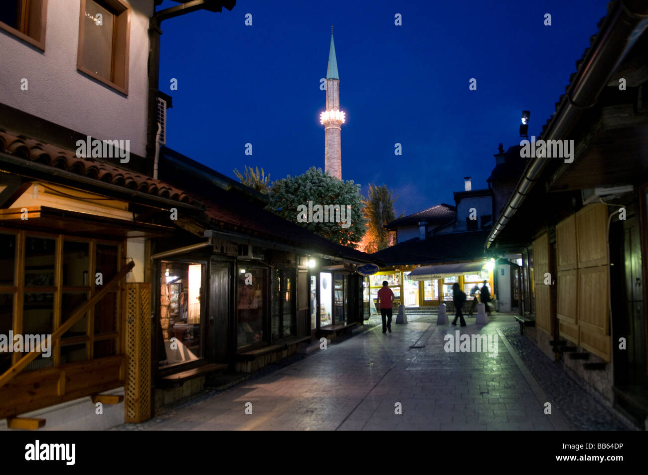 An Alley im Distrikt Bascarsija, dem Marktsektor der Altstadt in Sarajevo, Bosnien und Herzegowina Stockfoto