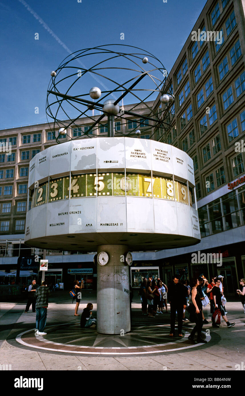 17. Mai 2009 - die Urania-Weltzeituhr (Weltzeituhr) am Alexanderplatz in der deutschen Hauptstadt Berlin. Stockfoto