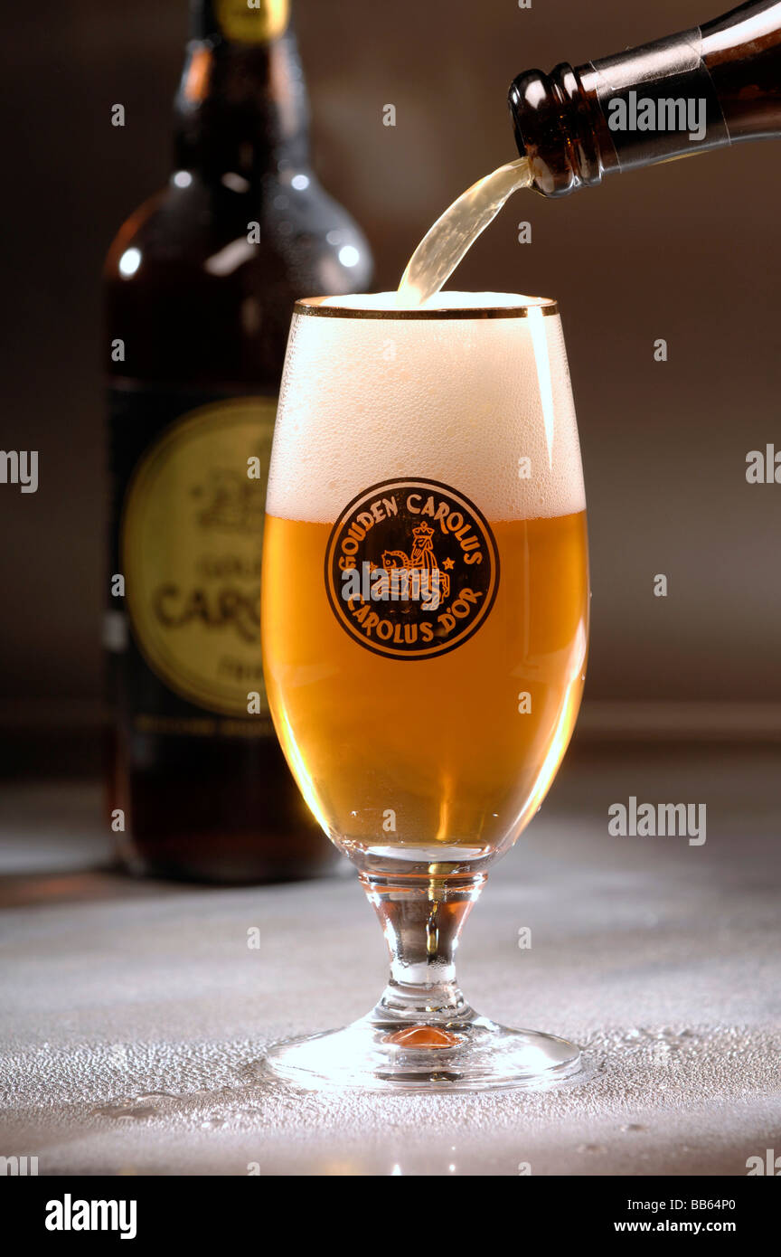 Glas der Gouden Carolus belgischen Bier in Strömen Stockfoto