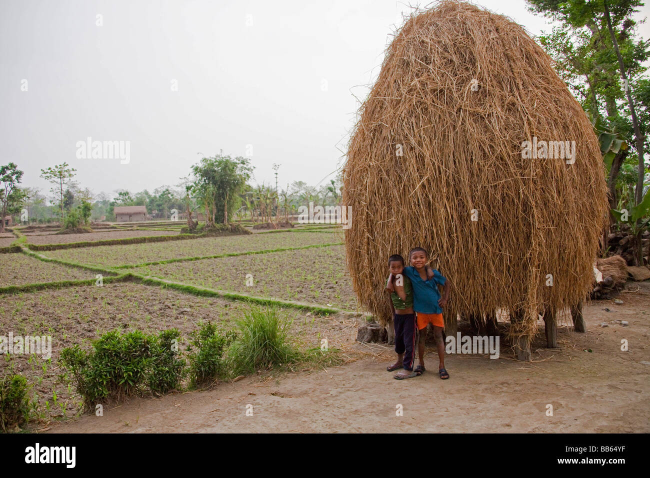 Junge Kinder spielen Nepal Kathmandu Stockfoto