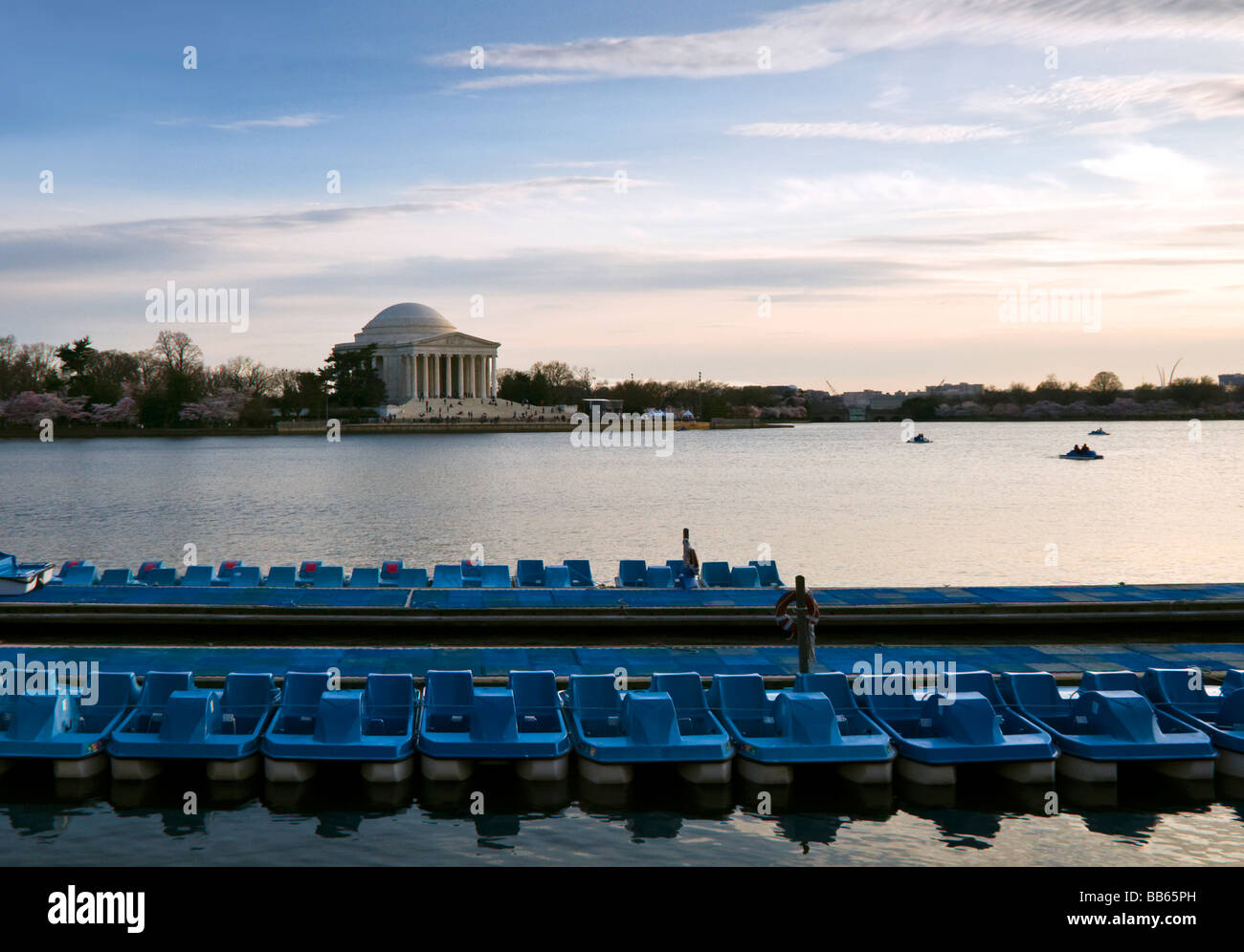 Hausieren Sie Boote und dem Jefferson Memorial auf dem Potomac River Tidal Basin Stockfoto