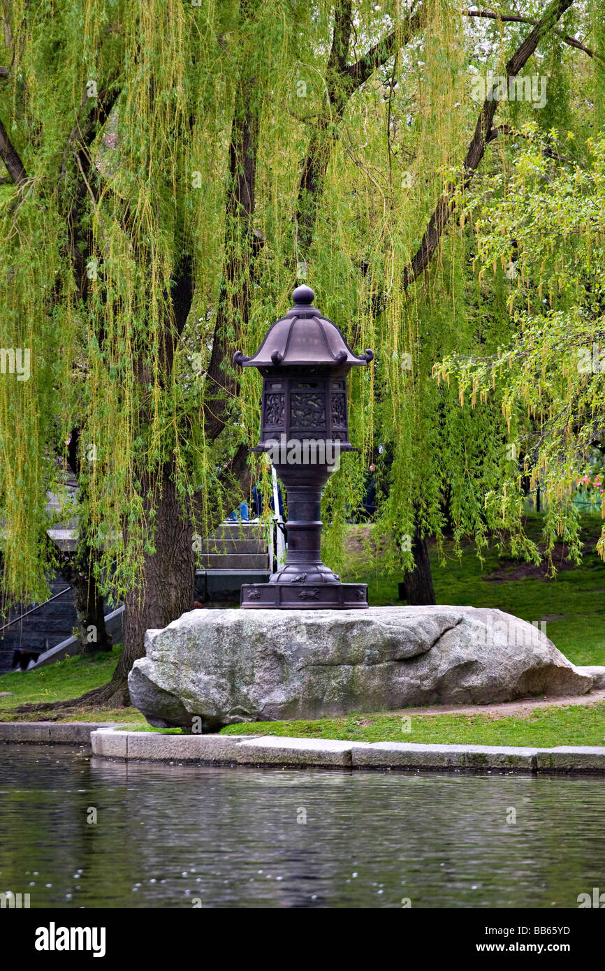 Japanische Laterne in der Public Garden, Boston, Massachusetts. Stockfoto