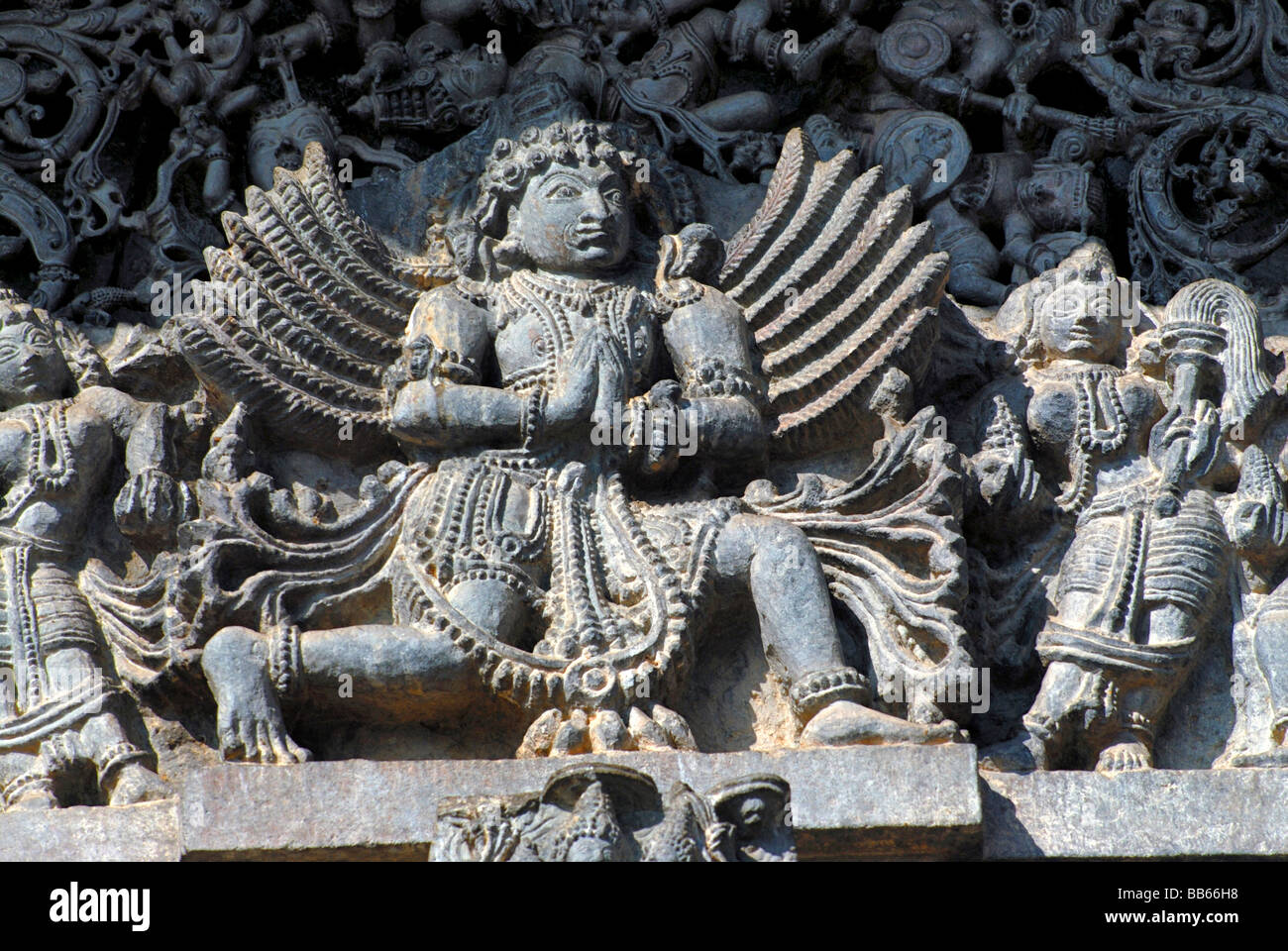 Belur - Karnataka - Channakeshava Tempel, Garuda auf das Eingangsportal. Stockfoto