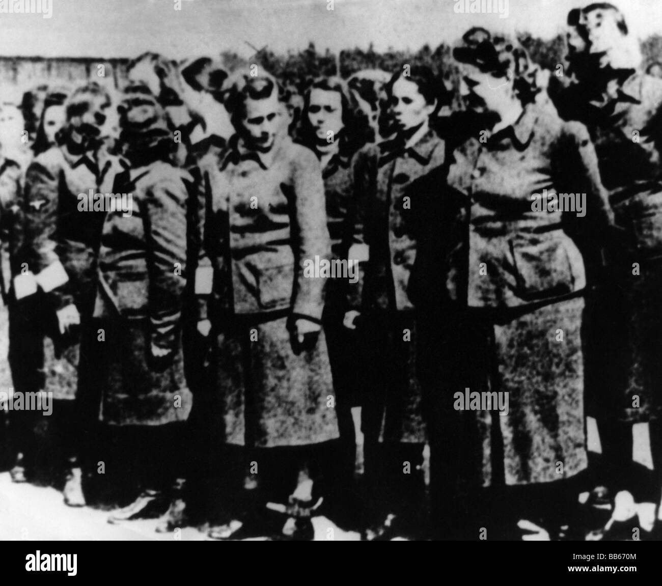 Nazismus/Nationalsozialismus, Verbrechen, Konzentrationslager, Bergen-Belsen, gefangengenommene weibliche Aufseher, 17.4.1945, Stockfoto