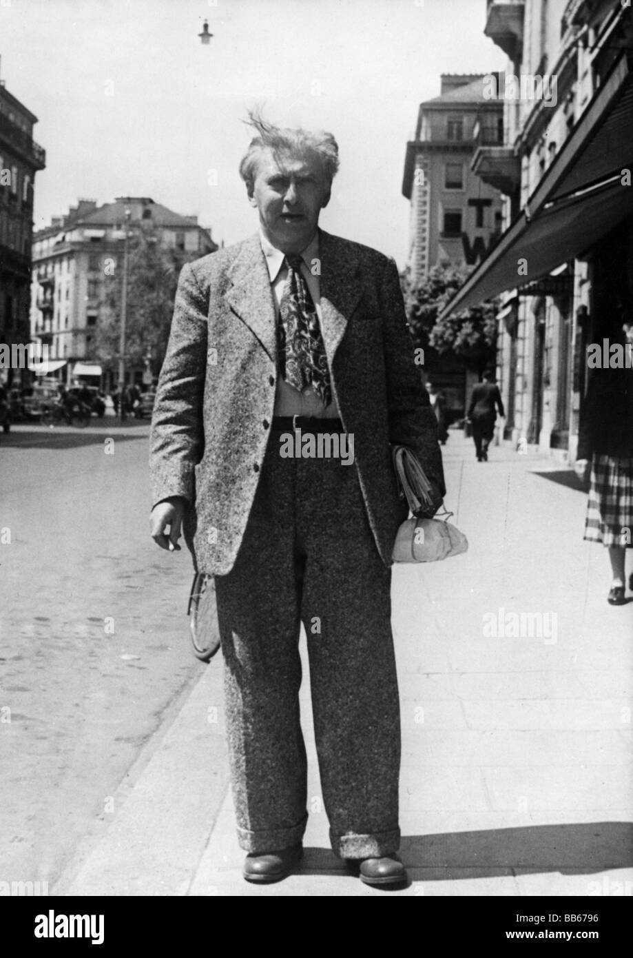 Ehrenburg, Ilya Grigoryevich, 27.1.1891 - 31. 8.1967, russischer Autor/Schriftsteller, in Fron von Hotel Bristol, Geneve, 40er Jahre, Stockfoto