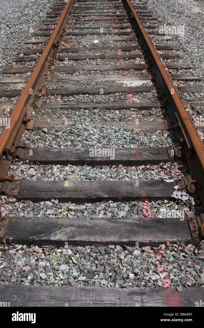 Eine Nahaufnahme der alten Gleise (Zug). Stockfoto