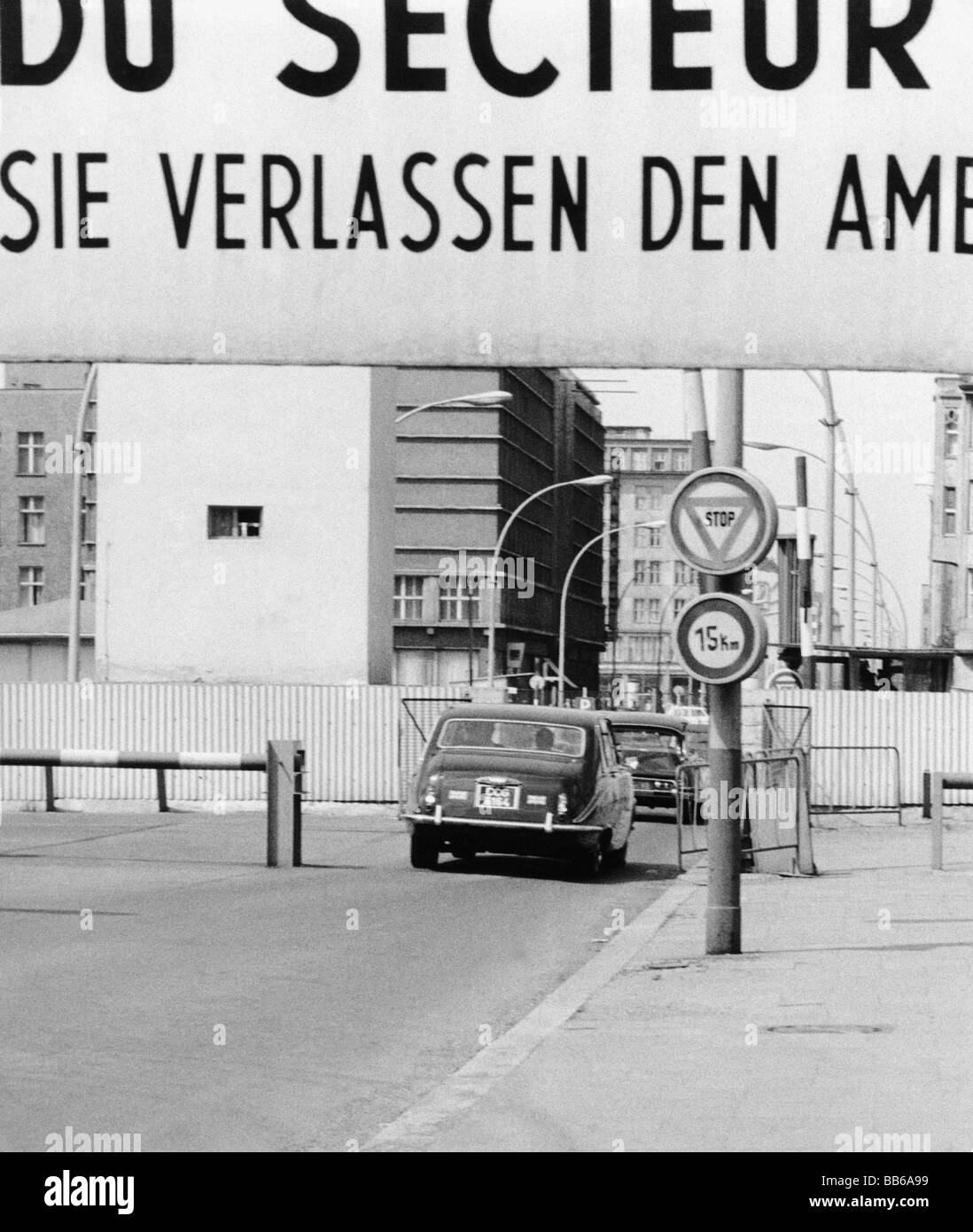 Geografie/Reisen, Deutschland, Berlin, Mauer, Checkpoint Charlie, Grenzübergang für Allied Personal, Friedrichstraße, Grenzüberschreitende Botschafter, 1970, Stockfoto