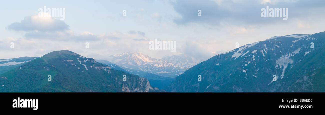 Kaukasus-Gebirge. Panorama Berglandschaft. Stockfoto