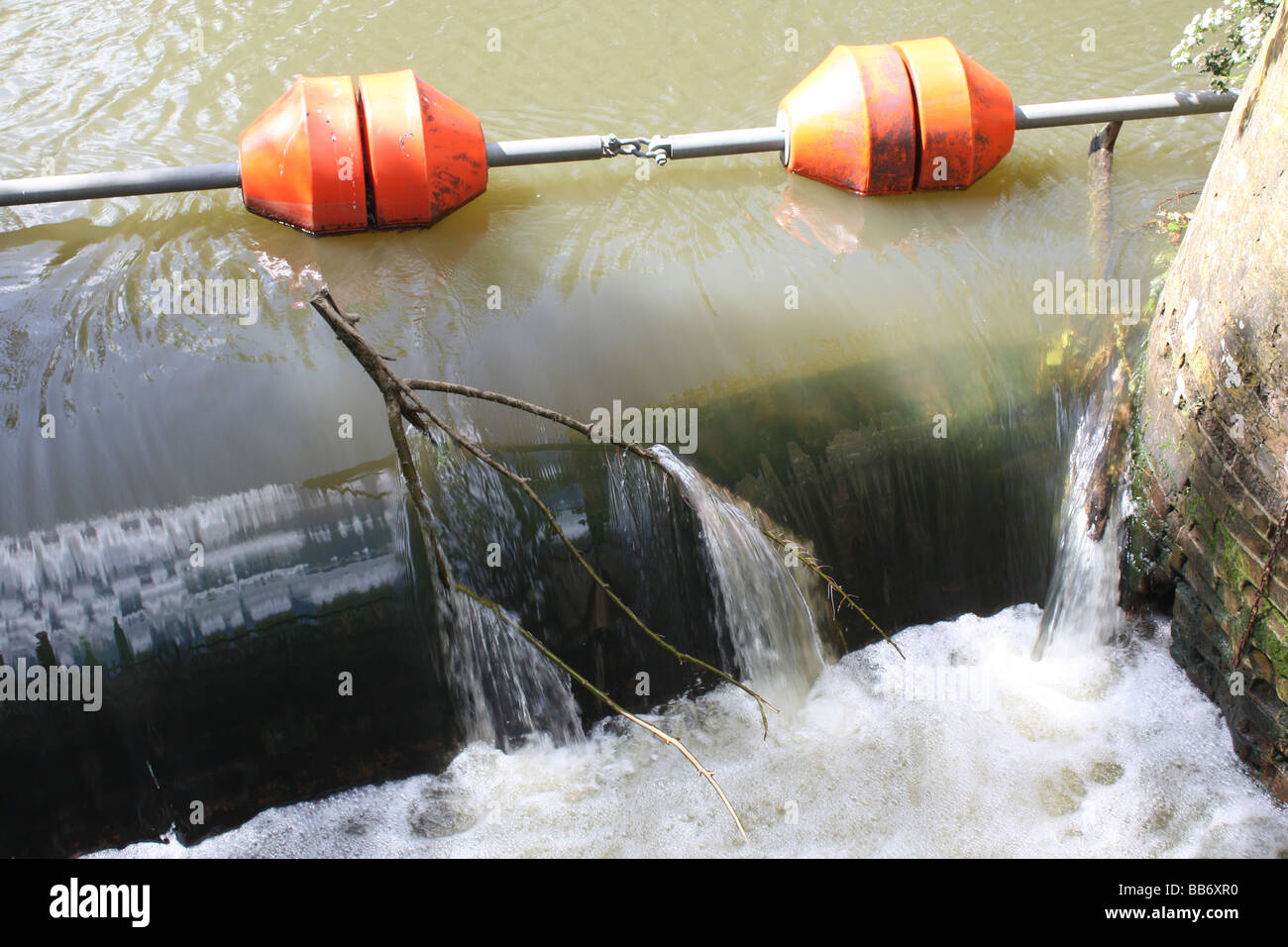 Fluss in Tonbridge park Stockfoto