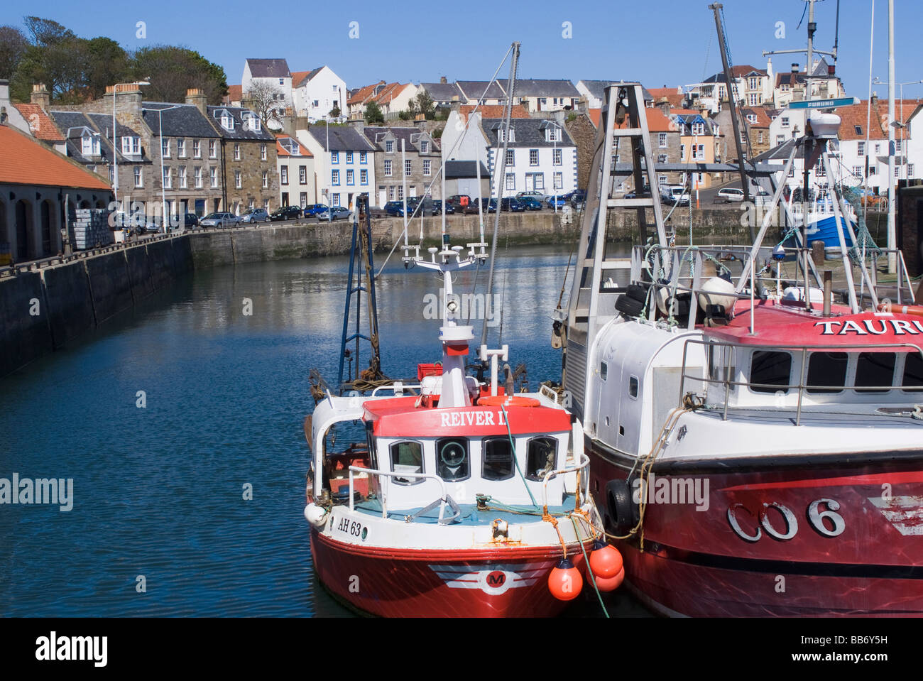 Angelboote/Fischerboote gefesselt im Stadt-Kai bei Pittenweem Hafen Fife Schottland Großbritannien UK Stockfoto