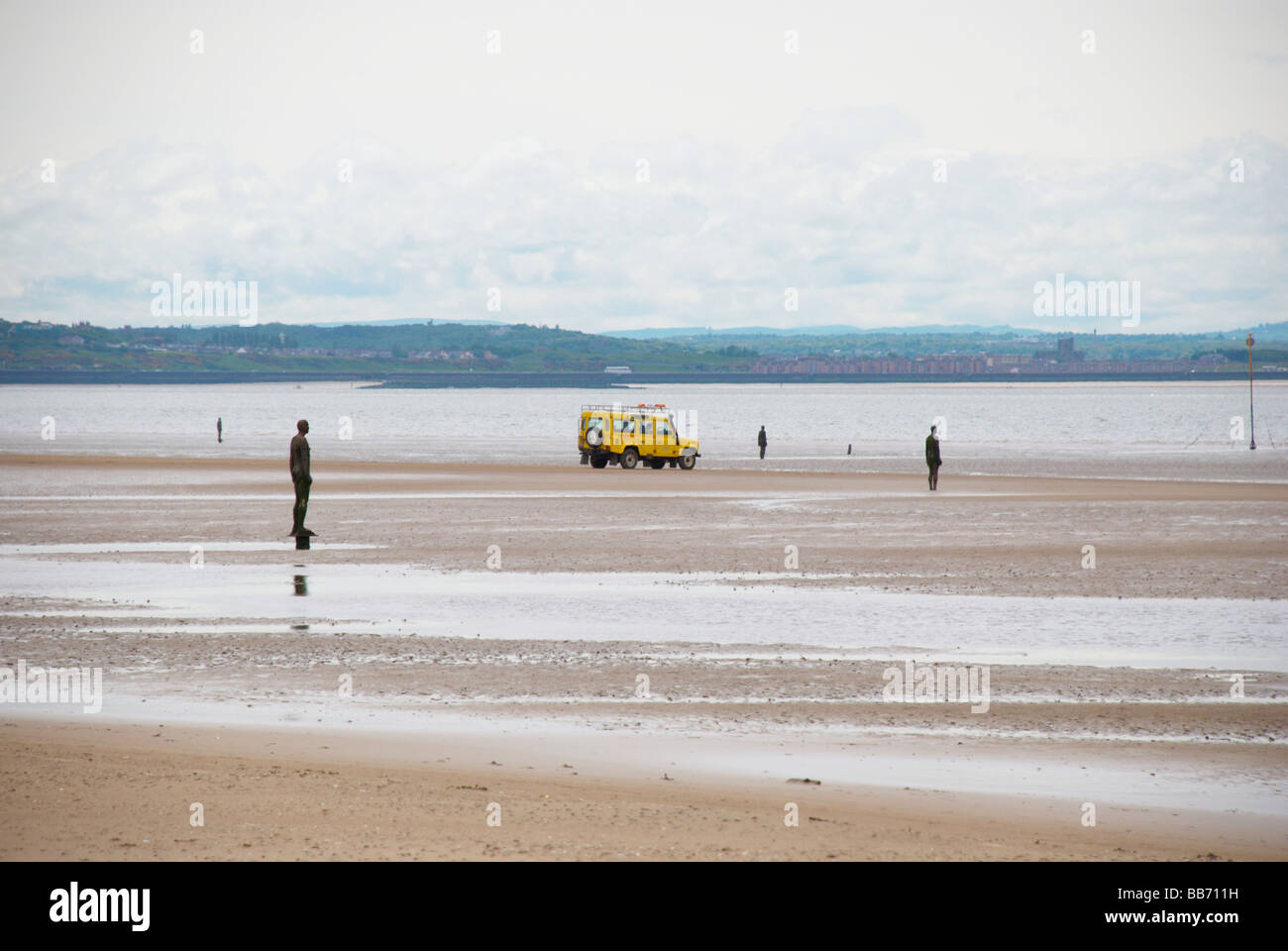 Gelber Strand Patrouille Land Rover auf Crosby Strand (Liverpool) Stockfoto