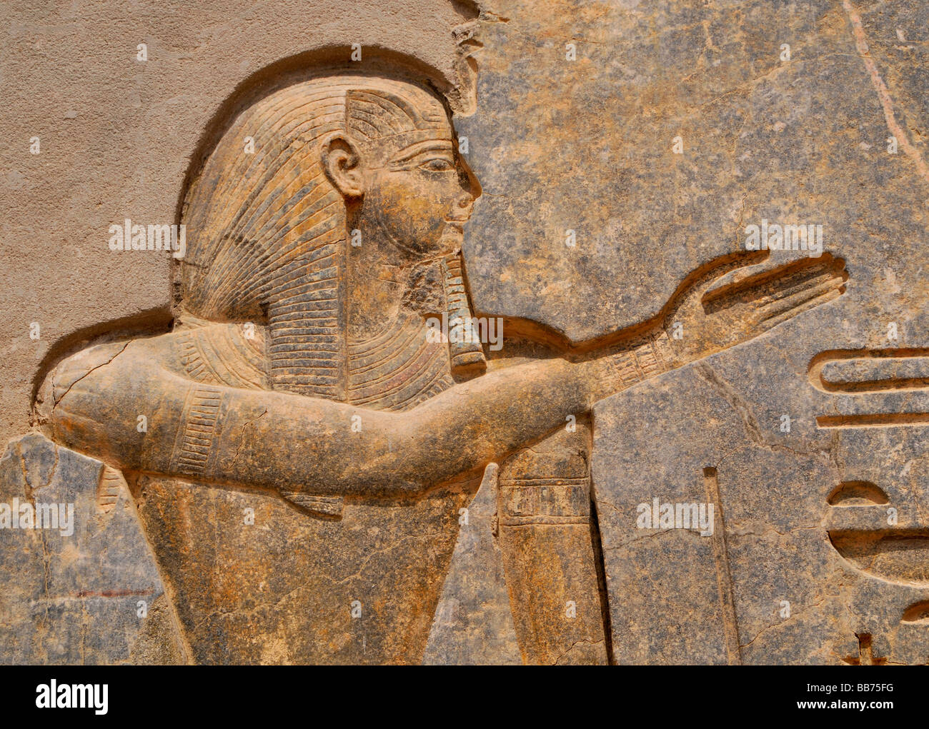 Oberägypten Luxor W Bank das Tal der Könige das Ramesseum Tempel Blick auf die riesigen geformten Säulen Stockfoto