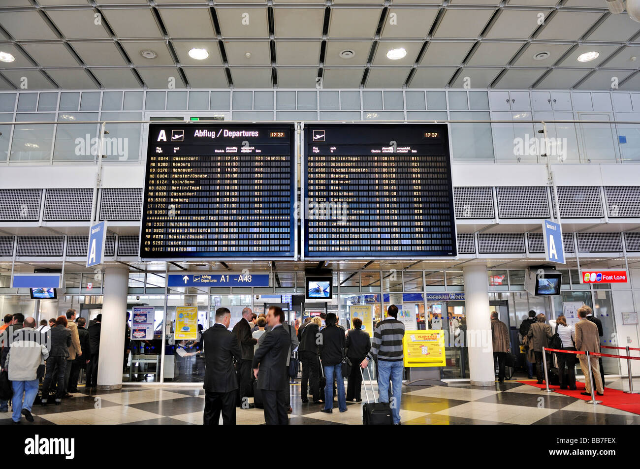 München Flughafen Terminal 2 Abflug www.alamy.de