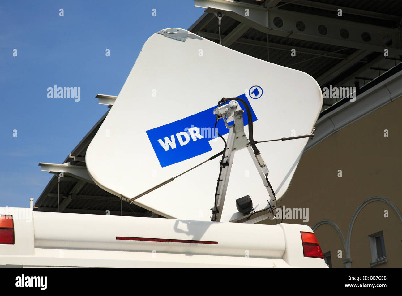 Medien, Kommunikation, Telekommunikation, Fernsehen, Rundfunk, parabolische Antenne an einen externen Rundfunk van der WDR, Westdeutscher Rundfunk Köln Stockfoto
