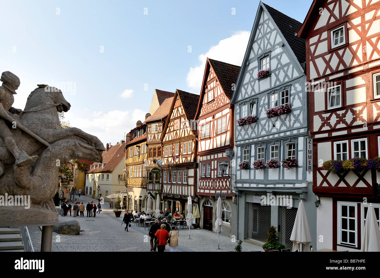 Hauptstraße mit einer Reihe von Fachwerkhäusern, Ochsenfurt, Franken, Bayern, Deutschland Stockfoto