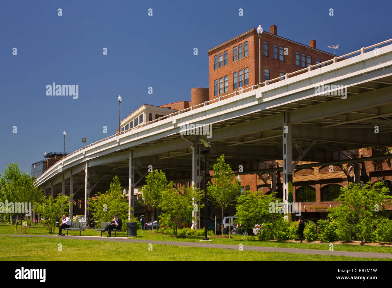 WASHINGTON DC USA Georgetown Waterfront Park und erhöhten Whitehurst Freeway in Georgetown Stockfoto