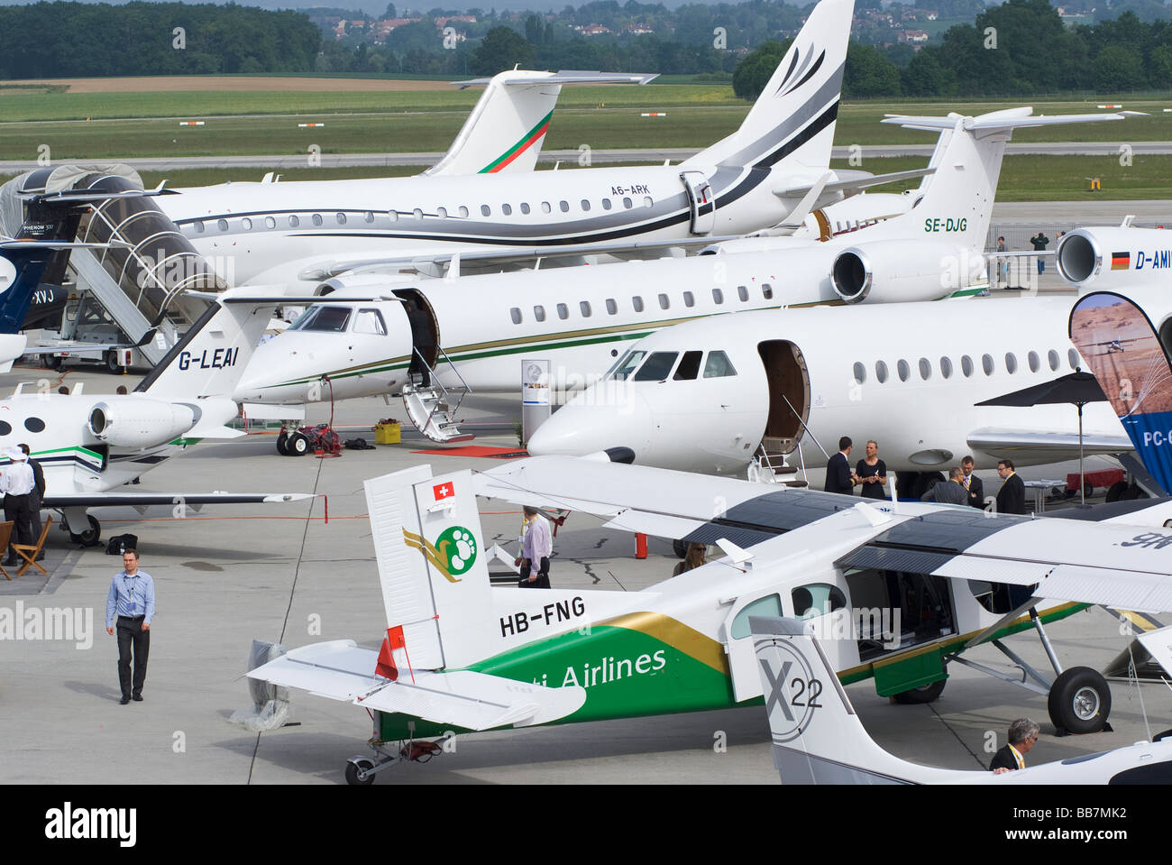 Executive Business-Jets und Turboprop-Flugzeugen auf EBACE Flugzeuge zeigen am Flughafen Genf Schweiz Geneve Suisse Stockfoto