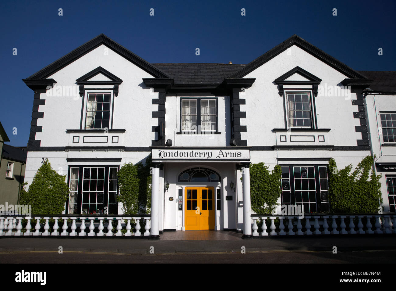 Das Londonderry Arms Hotel in Carnlough County Antrim-Nordirland-UK wurde das Hotel im Jahre 1848 gebaut. Stockfoto