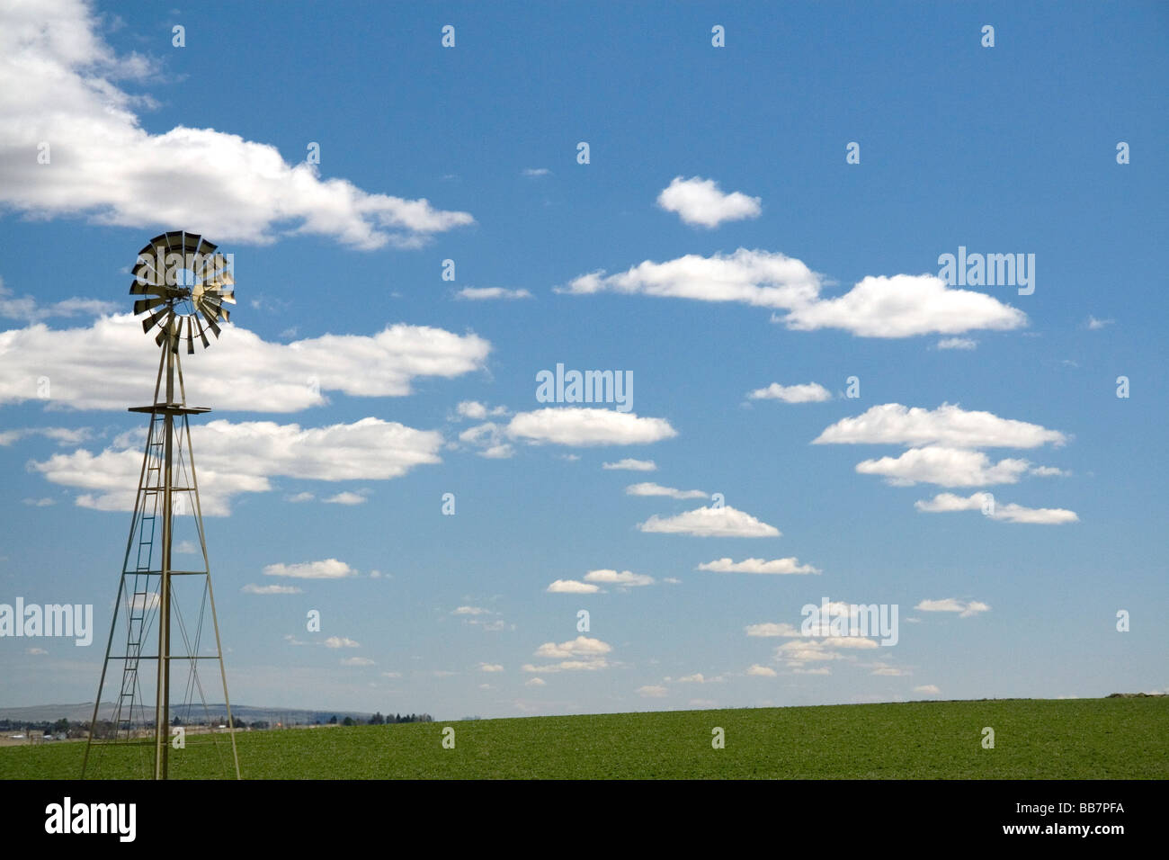 Windmühle auf einer Farm im Canyon County Idaho USA Stockfoto