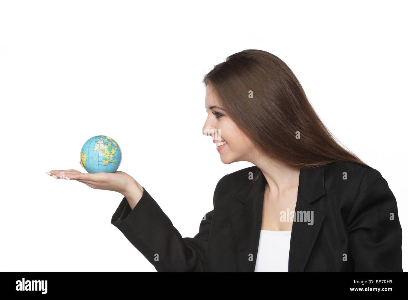 Betrachtet man die Erde in der Hand weiß Geschäftsfrau Stockfoto