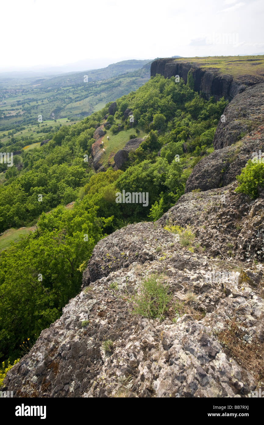 Der Coirons Basalt Hochebene, in der Ardeche (Rhône-Alpes - Frankreich). Plateau Basaltique du Coirons En Ardèche (Rhône-Alpes - Frankreich) Stockfoto