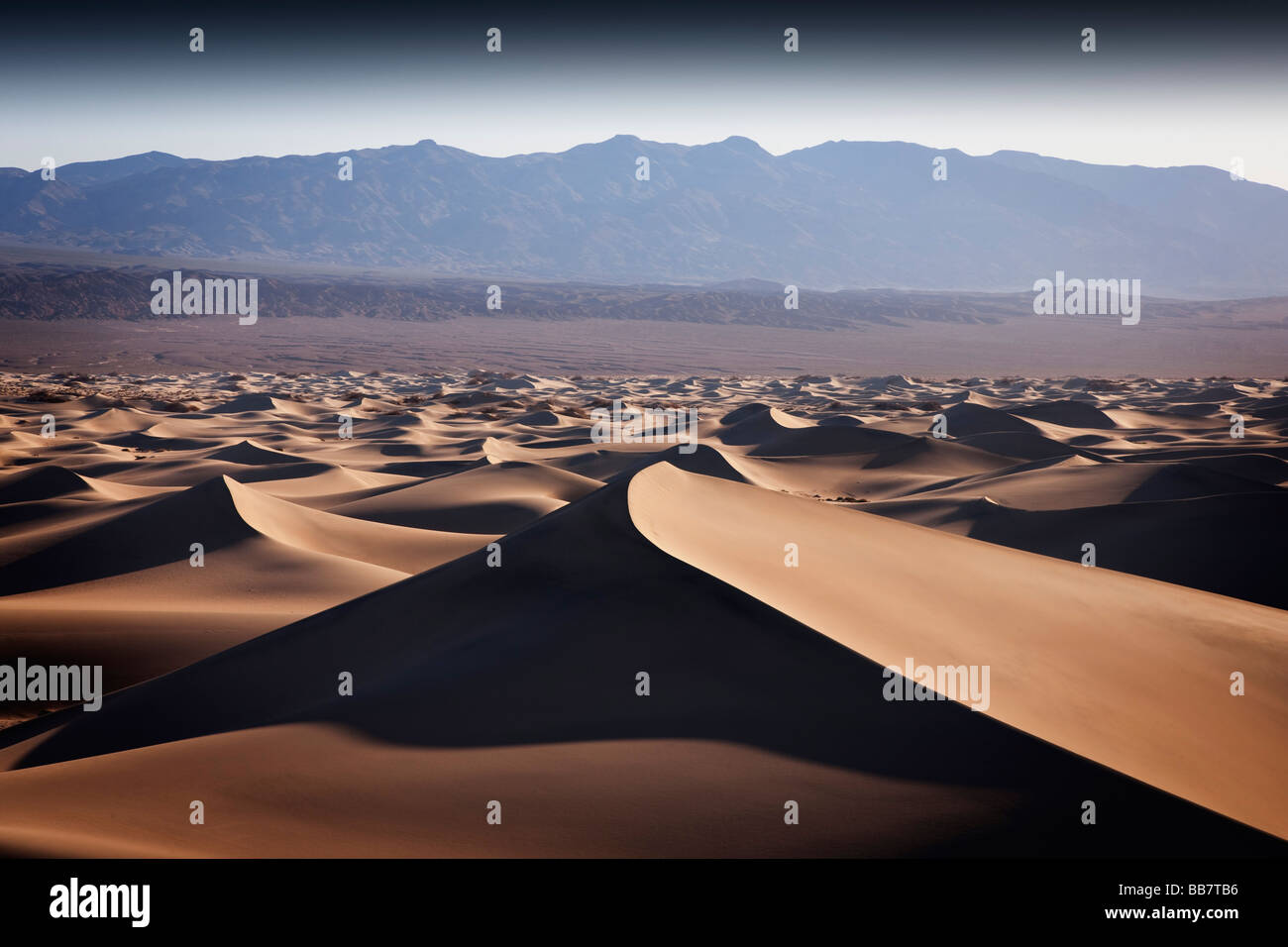 Die Mesquite Sand Dunes in Death Valley Nationalpark in Kalifornien, USA Stockfoto