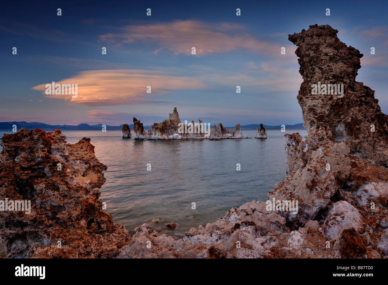Am späten Nachmittag Licht am Mono Lake in der Nähe von Lee Vining in Kalifornien, USA. Stockfoto