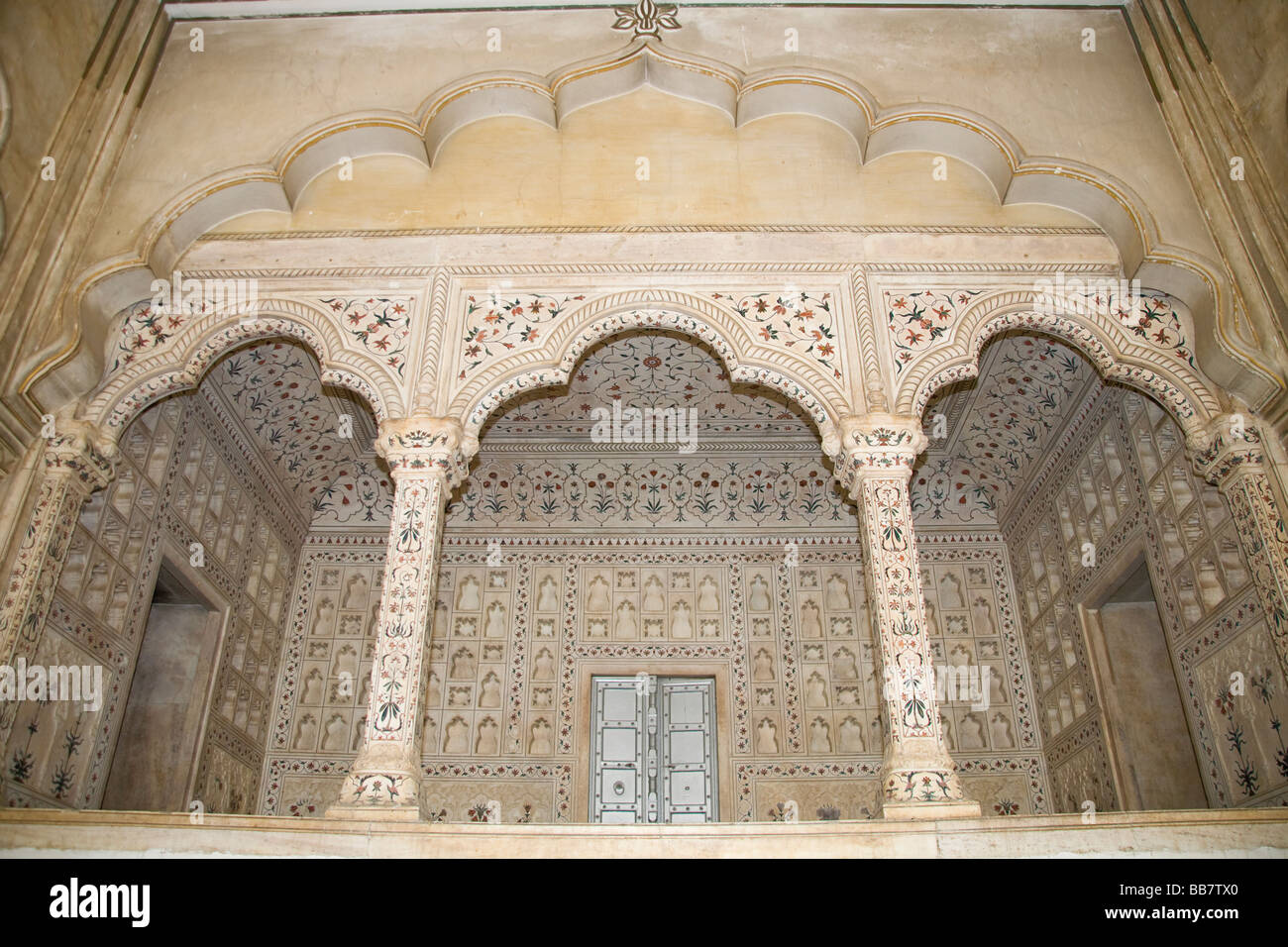 Bögen im Diwan-i-Uhr, Halle der Öffentlichkeit, Agra Fort, auch bekannt als Red Fort, Agra, Uttar Pradesh, Indien Stockfoto