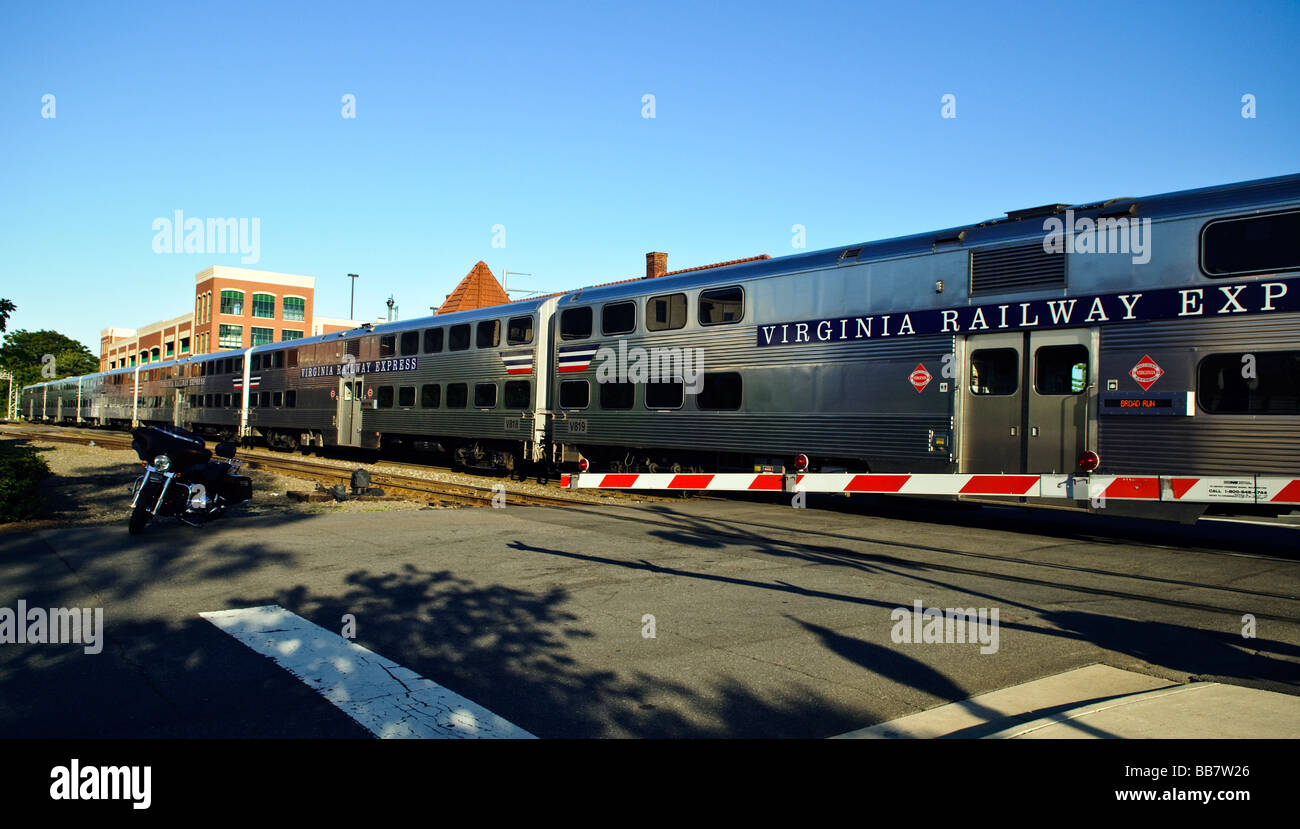 Virginia Railway Express Eisenbahn Commuter train Kreuzung Manassas Virginia Stockfoto