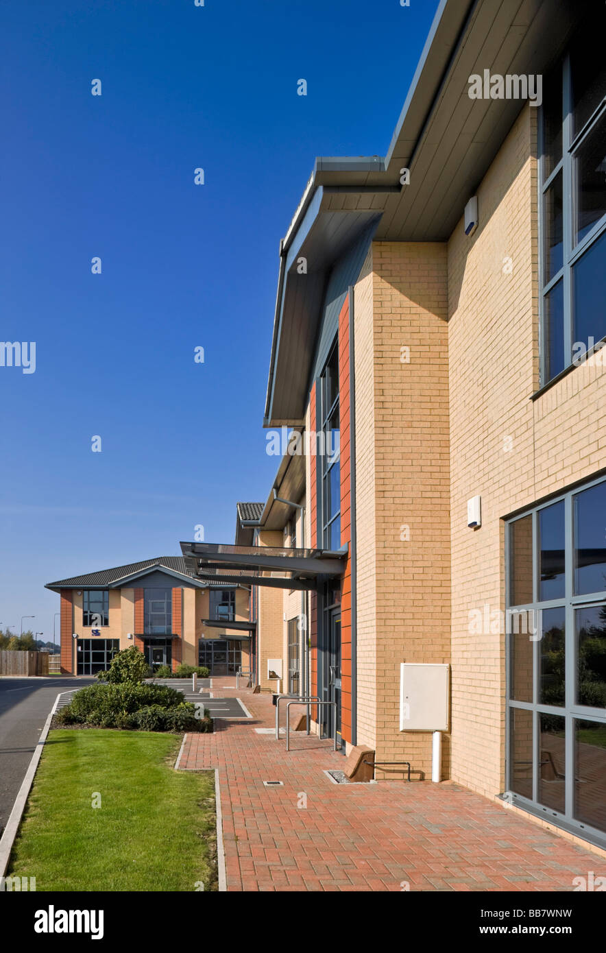 Moderne Unternehmenseinheiten an der Stratford von Milton Keynes Stockfoto