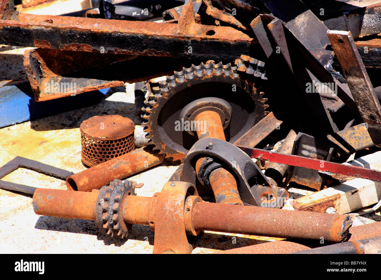 Sortiment von alten, verrosteten Berufsfischerei Boot teilen, Greenport, Long Island, NY, USA Stockfoto