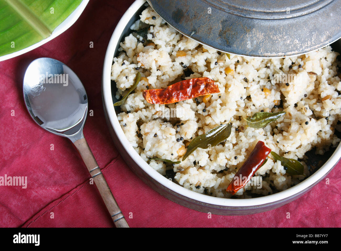 Reis-Upma ist ein Süd-indischen Frühstücksgericht. Stockfoto Reis-Upma ist ein Süd-indischen Frühstücksgericht. Stockfoto