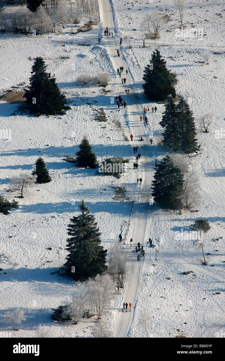 Luftaufnahme, Spazierengehen, Winterberg, Kahler Asten, Hochsauerlandkreis, Nordrhein-Westfalen, Deutschland, Europa Stockfoto