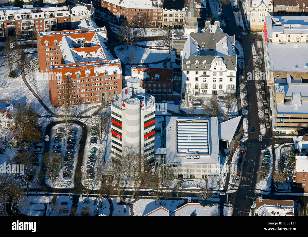 Luftaufnahme, Rathaus und Sparkasse Bank, Schnee, Gladbeck, Ruhrgebiet, Nordrhein-Westfalen, Deutschland, Europa Stockfoto