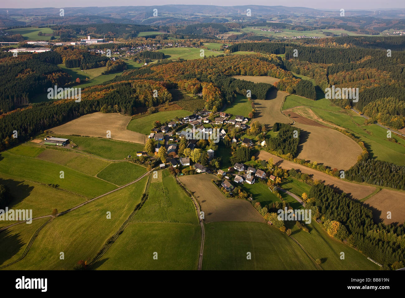 Luftaufnahme, Dorf, Essinghausen, Drolshagen, Sauerland, Nordrhein-Westfalen, Deutschland, Europa Stockfoto