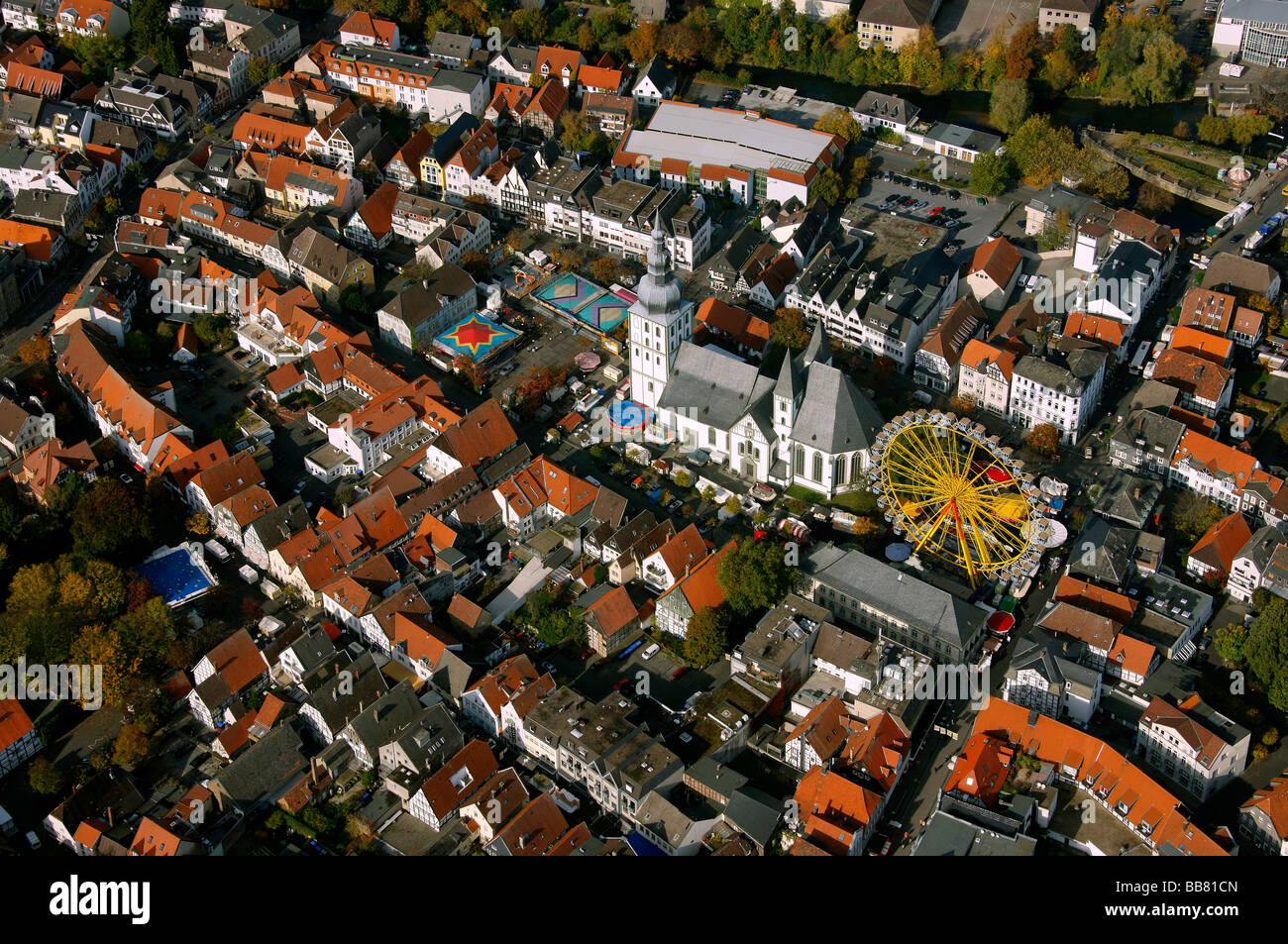 Luftaufnahme, fair, Riesenrad, Marktplatz mit Marienkirche Kirche, Lippe, Lippstadt, Kreis Soest, Soester Boerde, Sout Stockfoto