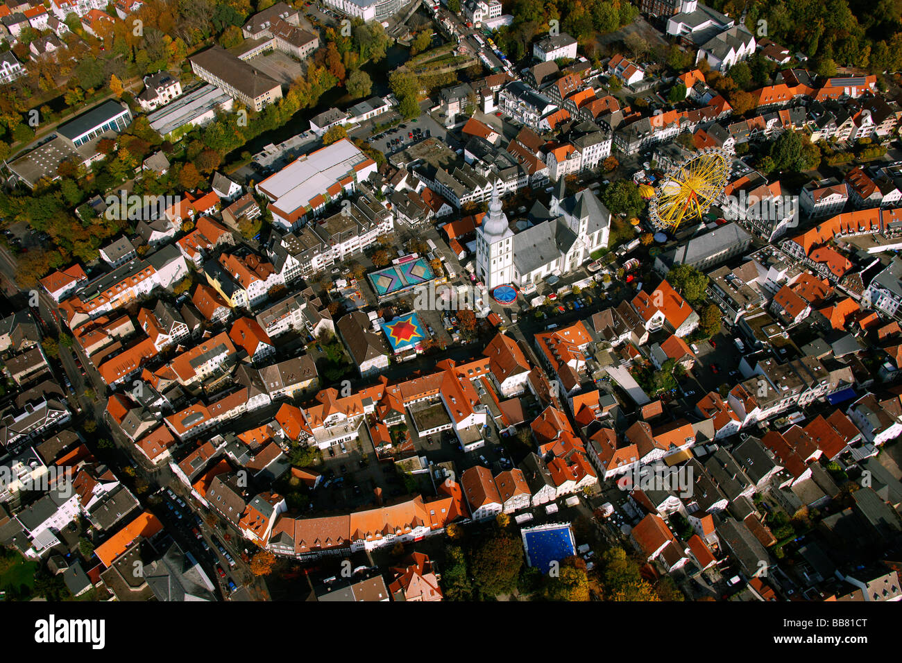 Luftaufnahme, fair, Riesenrad, Marktplatz mit Marienkirche Kirche, Lippe, Lippstadt, Kreis Soest, Soester Boerde, Sout Stockfoto
