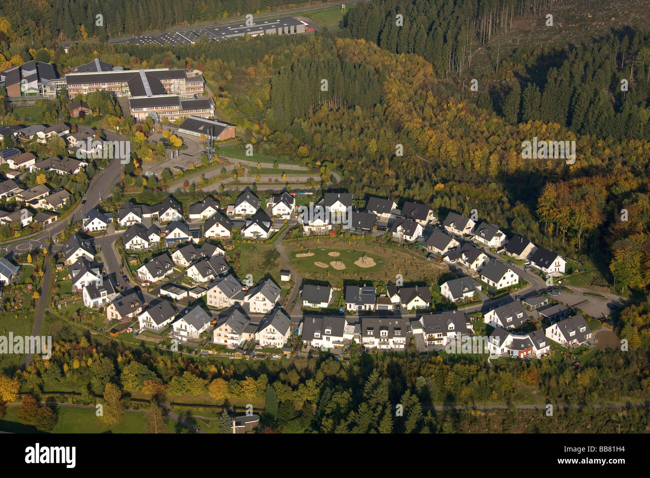 Luftaufnahme, Schule für Kinder mit besonderen Bedürfnissen in Olpe, Sauerland, Nordrhein-Westfalen, Deutschland, Europa Stockfoto