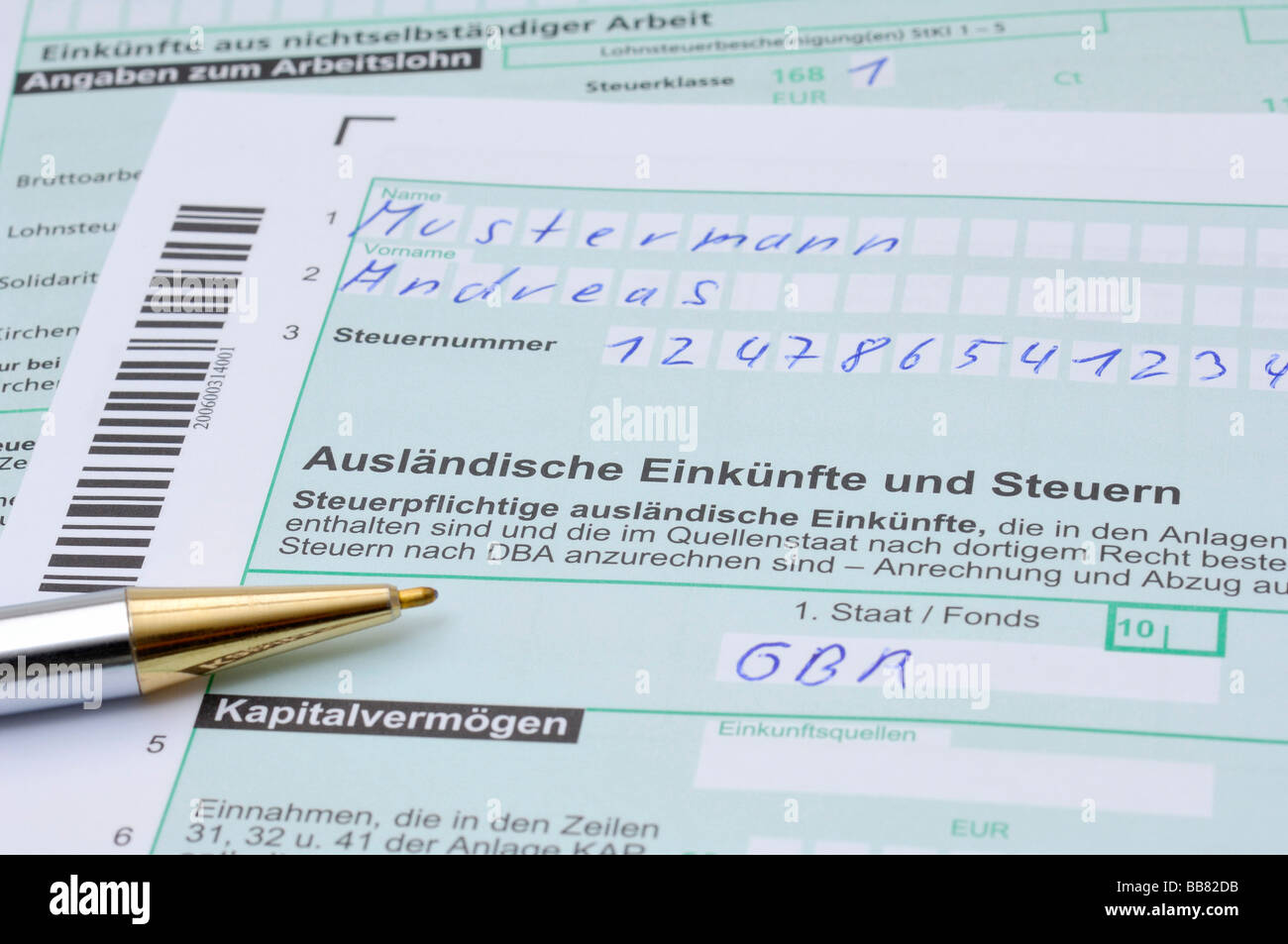 Steuererklärung, Einkommen und Steuern aus dem Ausland, AUS Stockfoto