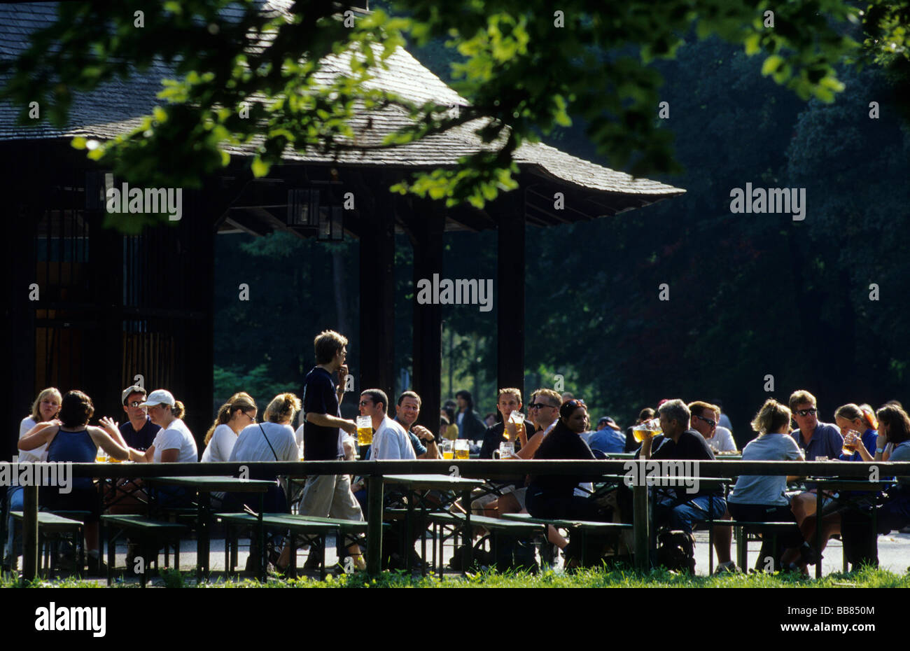Biergarten am chinesischen Turm, chinesische Turm, englischer Garten
