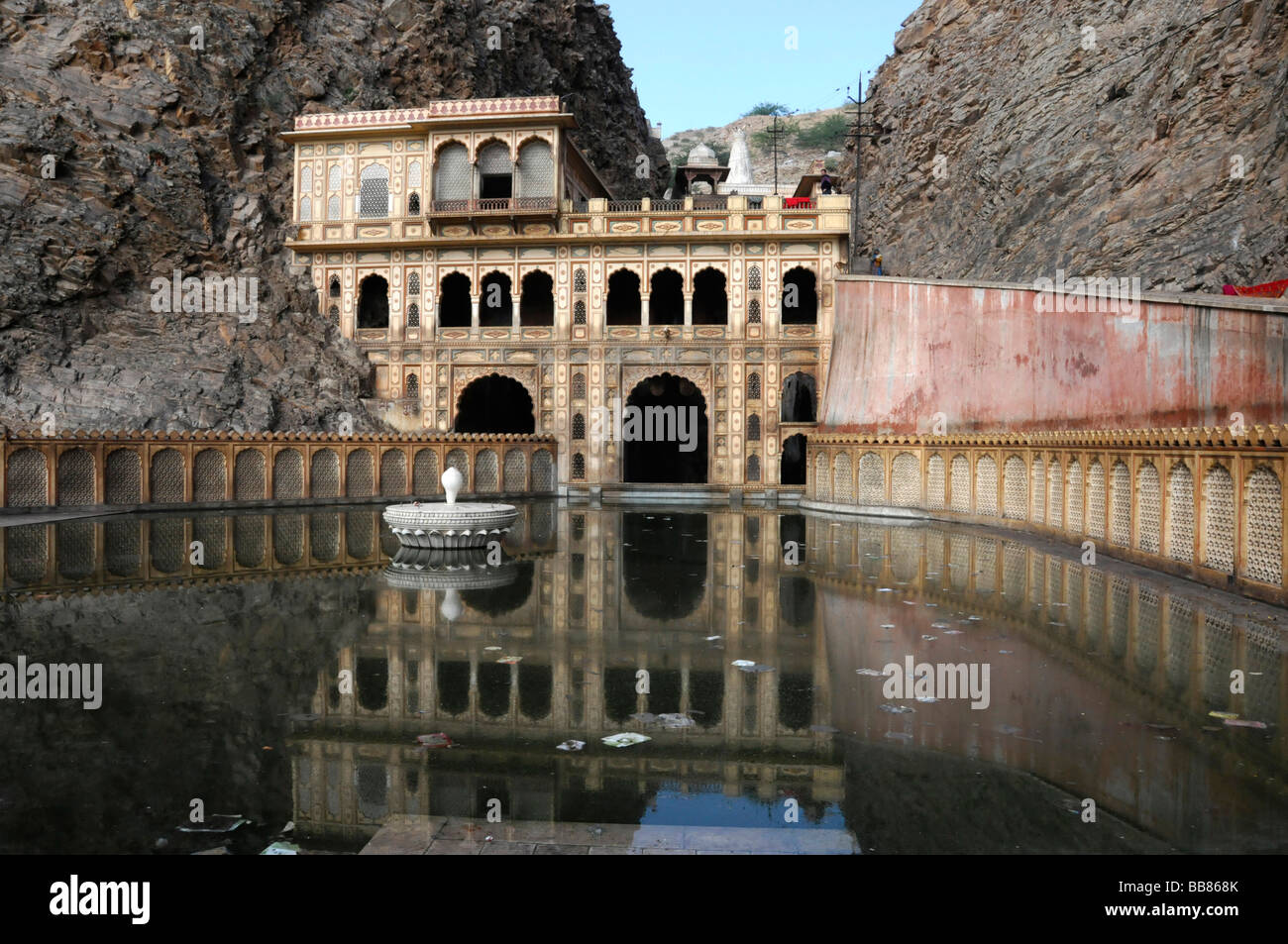 Hindu-Tempel in Galta Schlucht, Jaipur, Rajasthan, Nordindien, Asien Stockfoto