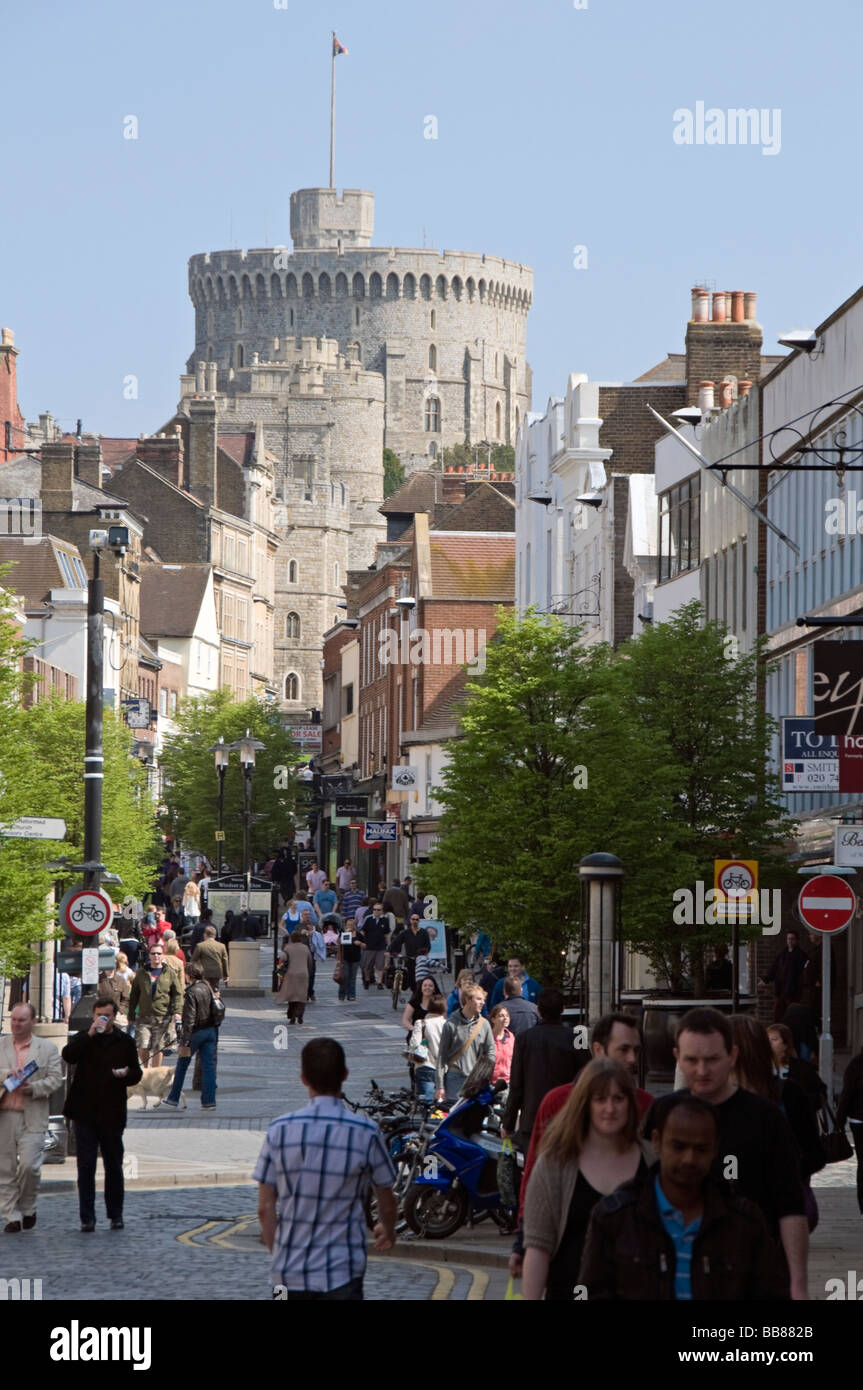 Windsor Castle mit Blick auf Windsor Stadt Berkshire England Stockfoto