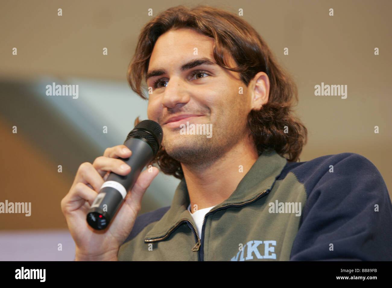 Schweizer Tennisspieler Roger Federer in einem Interview auf Emmencentre in Emmen, Schweiz Stockfoto