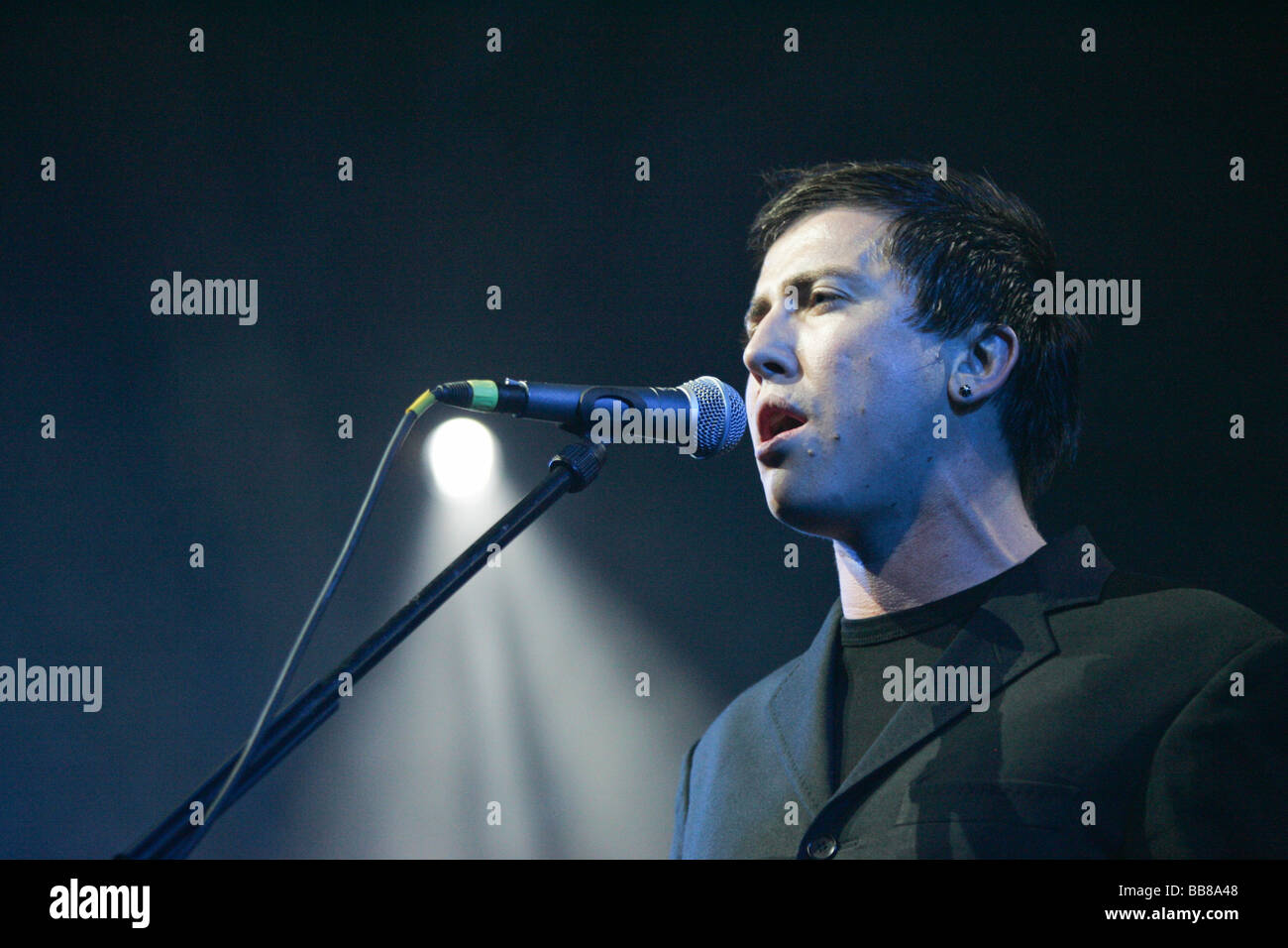 Pollard Berrier aus die britische Trip-Hop und Indie-Rock-Band, Archiv, die live am Blue Balls Festival in Luzern Halle Stockfoto