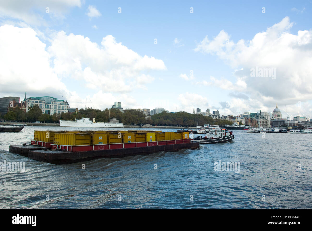 Binnenschiff Thames, London, UK Stockfoto