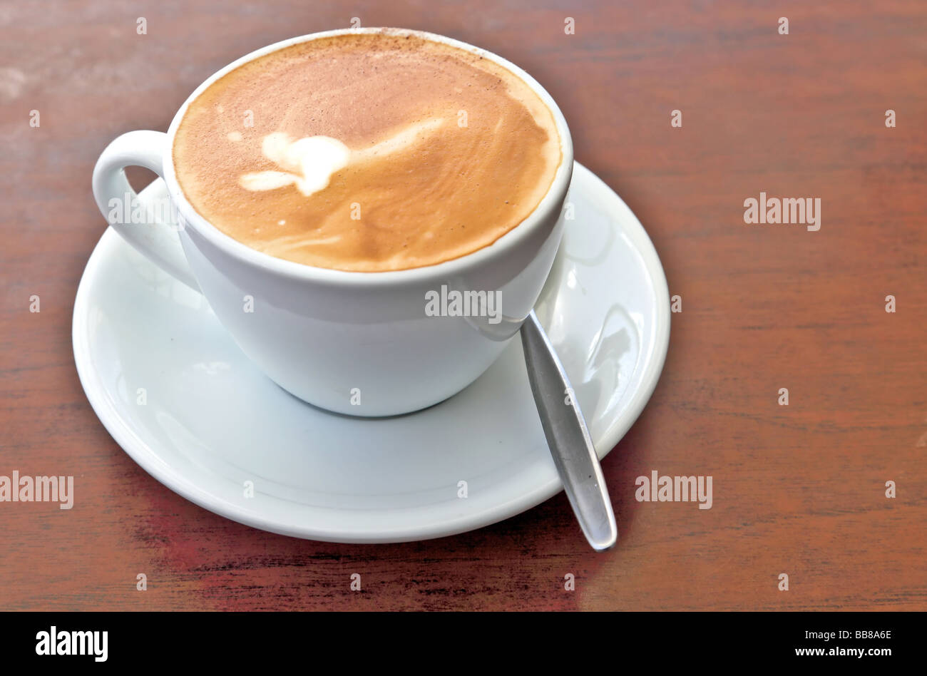 Kaffee Kunst in einer Tasse mit Untertasse Stockfoto