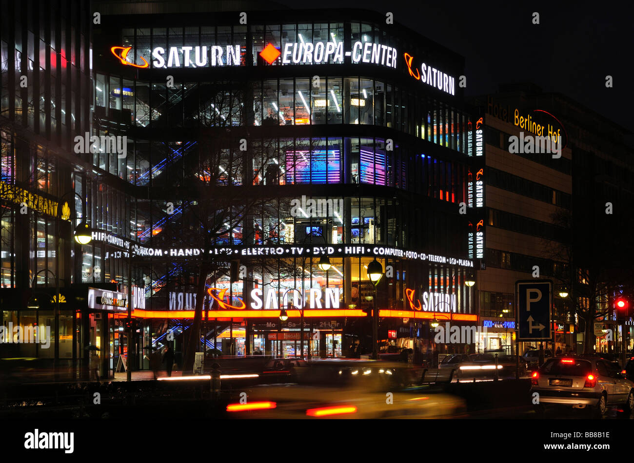 Elektronik-Fachhändler Saturn Flagshipstore in der Europa-Center, Tauentzien Straße, Berlin, Deutschland Stockfoto