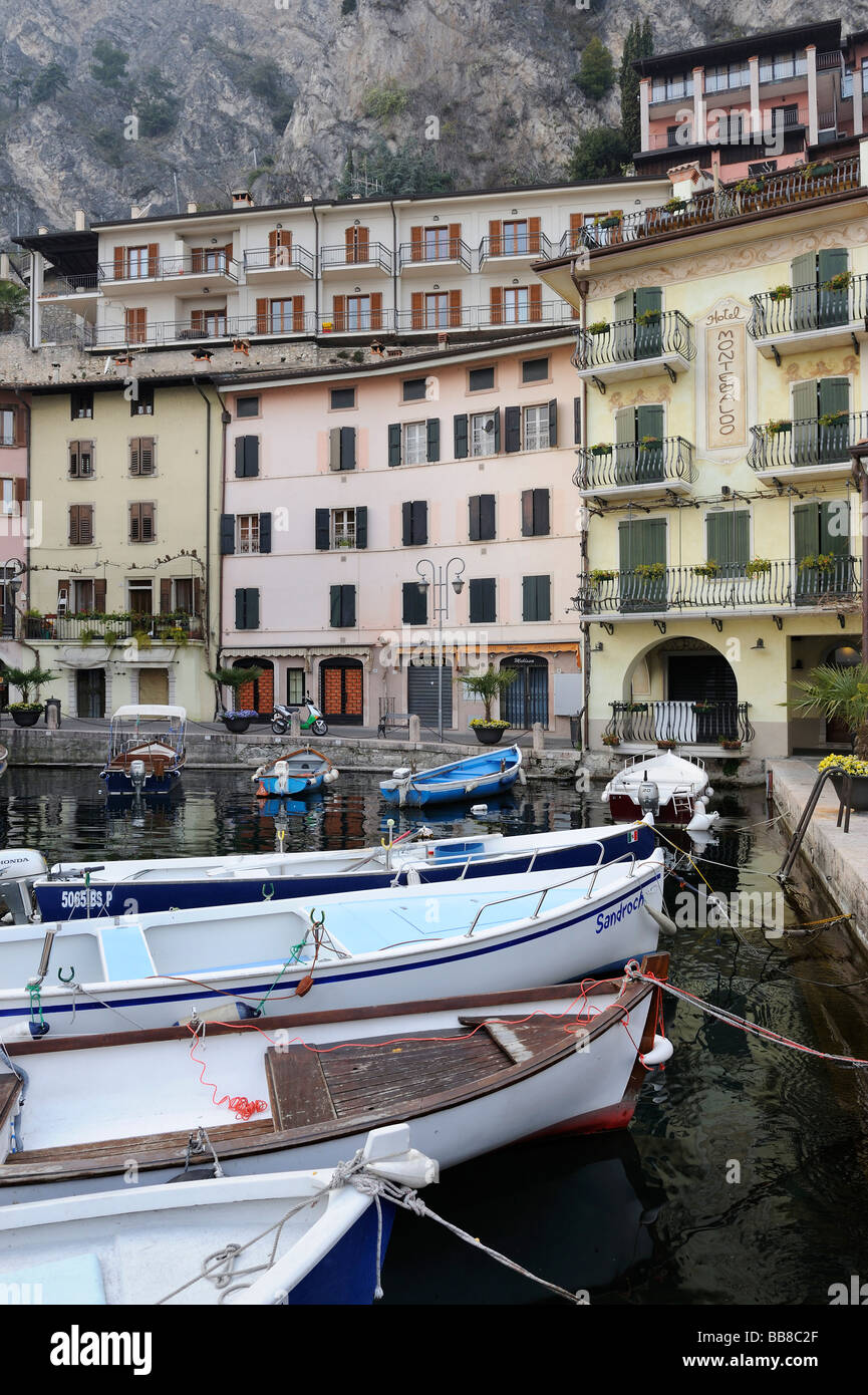 Hafen in der Altstadt von Limone, Gardasee, Italien, Europa Stockfoto